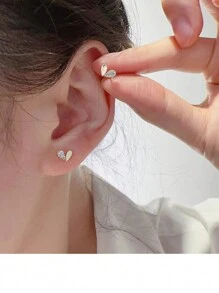 1 对简约时尚 S925 纯银心形方晶锆石耳钉，适合女性日常佩戴和礼物