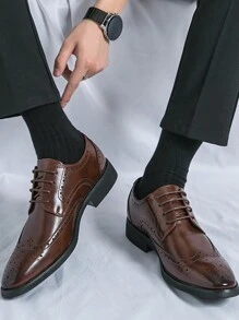 Męskie formalne rzeźbione buty brogsy, brązowe biznesowe, codzienne, sznurowane, skórzane buty typu oksford, odpowiednie na wesela i oficjalne okazje