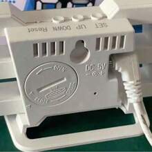 1 个 USB 数据线电源桌面 3D 数字闹钟卧室夜光 LED 挂钟简约多功能电子钟创意 3D 立体数字钟简约时尚简约夜视闹钟客厅房间智能感光闹钟功能可悬挂和摆放,家居装饰,房间装饰 - 彩色 - 查看 9