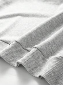 Bộ đồ thường ngày cho nam áo nỉ cổ tròn in chữ và họa tiết và quần nỉ có viền rút - Màu Xám nhạt - Xem 4