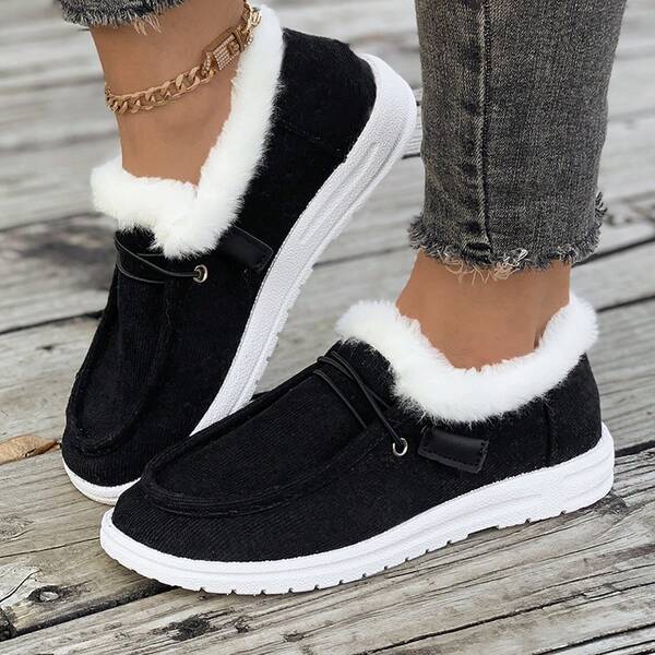 زوج من الحذاء الرياضي الكاجوال المريح والدافئ المبطن للنساء