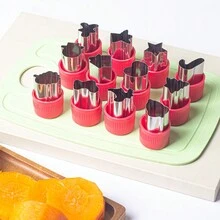 12 件圣诞主题蔬菜水果形状饼干模具套装 - 圣诞树、雪人、姜饼人、铃铛、天使等形状的便当盒配件，适用于装饰圣诞饼干、饼干和糖果圣诞礼物圣诞快乐平安夜圣诞派对 - 紅色 - 查看 4