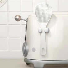 1 件装硅胶电饭煲勺子架多功能挂钩硅胶勺子架适用于厨房耐热硅胶餐具架防滑硅胶勺架节省空间挂钩多用途厨房工具烹饪勺架适用于家庭厨房使用它也可以悬挂各种日常用品 - 多色 - 查看 1