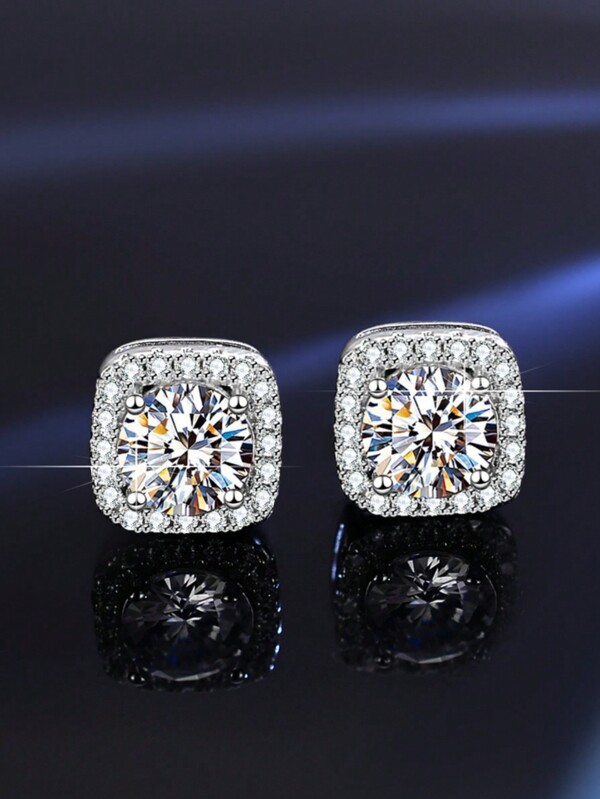 1 paire de boucles d'oreilles à clou géométriques carrées en argent sterling plaqué platine avec certificat GRA, pierre principale de 1 carat solitaire. Pierres de 2 carats de couleur D et de clarté VVS. Luxe, élégant et à la mode