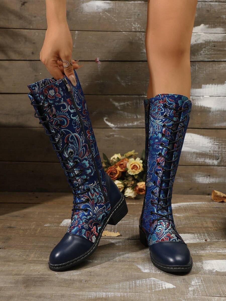 Ve con sudaderas, nuevas botas de media pantorrilla estilo bohemio de otoño/invierno para mujeres, botas planas negras de punta redonda adelgazantes, botas vaqueras retro bordadas