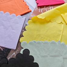 25 件贝壳形边缘纯色鸡尾酒餐巾，彩色木浆材料，派对婚礼节日装饰彩色纸巾餐巾，5 英寸 X 5 英寸，圣诞节 - 橘色 - 查看 4