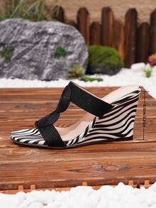 女式厚底穆勒凉鞋，带黑白条纹印花装饰，编织刺绣鞋面，适合优雅连衣裙、工作通勤、休闲和派对穿着，如圣诞迪斯科派对、万圣节和秋季。 - 黑色 - 查看 2