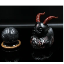 Bộ dụng cụ làm vịt bằng nhựa Gothic Punk Duck, Quà tặng và đồ sưu tầm Gothic độc đáo, Quà tặng Gothic Dark Satanic Duck, Đồ chơi tắm sưu tầm vui nhộn, Tượng vịt sưu tầm Quà tặng Gothic Trang trí nhà cửa, Tượng vịt Satanic Dark trang trí mới lạ bằng cao su Vinyl để bàn Trang trí Halloween tại nhà (Vịt Satan) - Nhiều màu - Xem 2