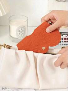 定制个性化荔枝浮雕眼镜盒，配有可爱的悬挂式 PU 皮革太阳镜、老花镜收纳袋、便携式旅行眼镜架、女士简约眼镜袋、周年纪念礼物、生日礼物、母亲节礼物、父亲节礼物、最好的朋友礼物、送给妈妈/爸爸的礼物、送给她/他的礼物、送给女朋友/男朋友/朋友的礼物