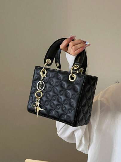 绗缝图案纯色PU手提包，饰有吊坠，百搭优雅女士单肩包，时尚托特包，精致商务休闲女包，适合办公室、商务和工作场合，最佳母亲节礼物