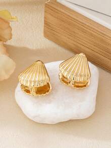 1 Pair Daily Commute Style Vertical Stripe Shell Earrings With Scallop Decoration Hoop Earrings Suitable For Women Shopping Gift For Best Friend - Earrings - View 2