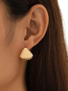 1 Pair Daily Commute Style Vertical Stripe Shell Earrings With Scallop Decoration Hoop Earrings Suitable For Women Shopping Gift For Best Friend - Earrings - View 1