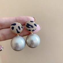 Andkiss 1 对时尚简约豹纹蓬松仿珍珠耳环 - 彩色 - 查看 2