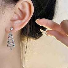 1 Đôi Hoa tai bông tuyết nhung mùa đông cho phụ nữ Thời trang thích hợp Hoa tai ngọc trai tinh tế Nhẹ nhàng sang trọng Cao cấp Hoa tai hình tròn kim cương Hoa tai cây thông Noel - Nhiều màu - Xem 6
