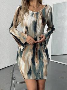 女式扎染镂空后背系带长袖荷叶边下摆褶皱时尚连衣裙（秋季）