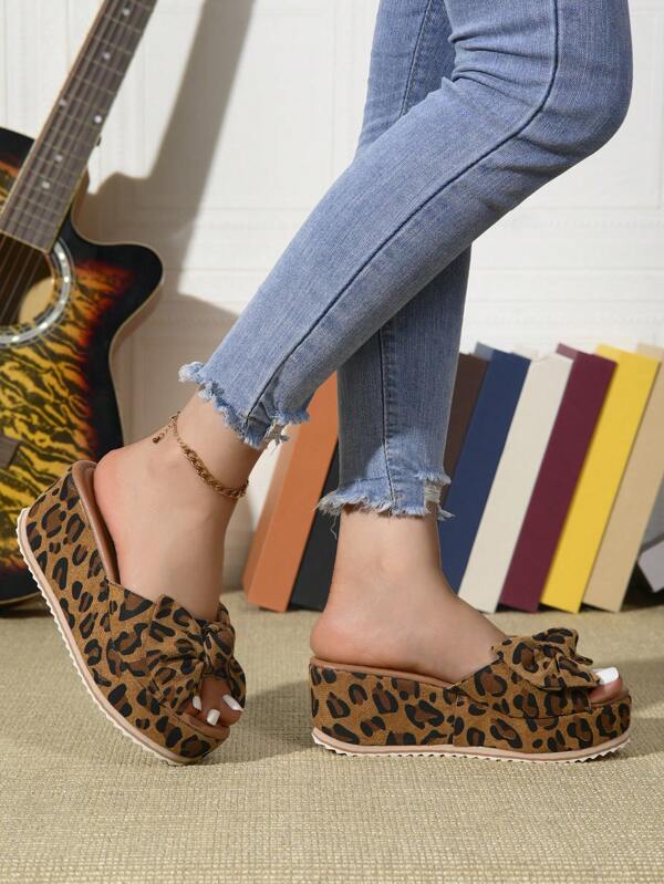 Últimos sapatos femininos sensuais de verão, plataforma de salto alto com estampa de leopardo marrom e laço, confortáveis para uso interno e externo, festa, aniversário, sandálias versáteis e antiderrapantes que aumentam a altura