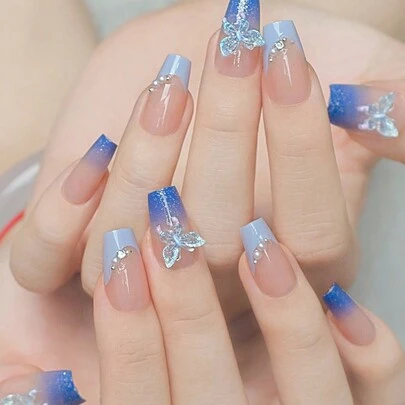 24 móng tay giả bóng loáng, móng tay giả ombre xanh 3D đính ngọc trai bướm trang trí 3D, bao gồm 1 giũa móng tay và 1 keo dán móng tay, phù hợp cho cả nam và nữ.