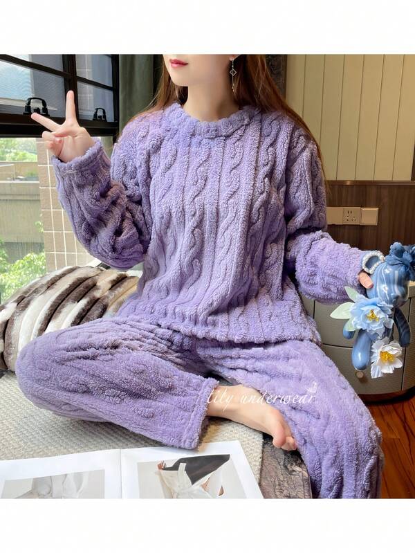 CONJUNTO DE DOS PIEZAS PIJAMA PARA DAMA MANGA LARGA  POLAR CON EFECTO BORDADO