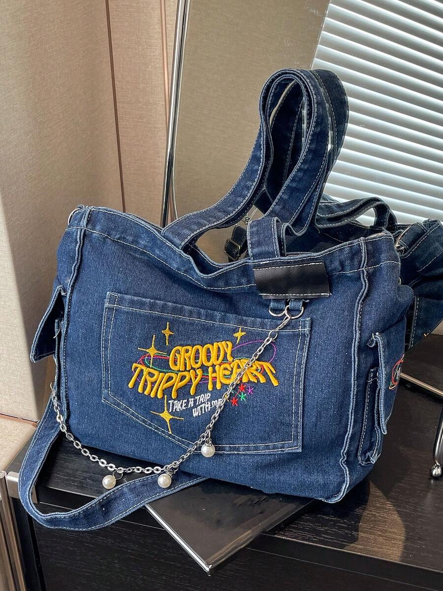 In 2024, The New Fashion Classic Joker Casual Letter Pattern Decoration Design Large-Capacity Shoulder Bag Metal Chain Decoration Design Tote Bag Is Suitable For Campus Use.