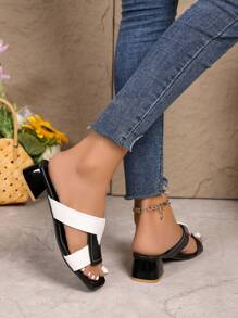 Sandálias femininas de salto alto em bloco de cores preto e branco, confortáveis e elegantes