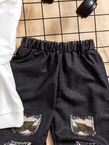 小男孩 2 件套服装：迷彩字母“Mama's Boy”连帽衫 + 拼布破洞迷彩裤 - 秋冬季儿童时尚必备单品 - 白色 - 查看 8