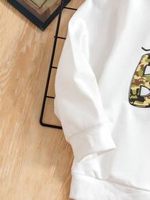 小男孩 2 件套服装：迷彩字母“Mama's Boy”连帽衫 + 拼布破洞迷彩裤 - 秋冬季儿童时尚必备单品 - 白色 - 查看 7