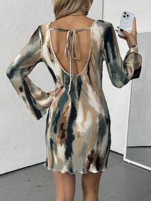 女式扎染镂空后背系带长袖荷叶边下摆褶皱时尚连衣裙（秋季）