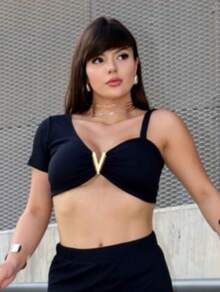 WOMEN'S CROPPED TOP WITH BUCKLE, SHORT SLEEVES AND THIN RIBBED STRAPS - màu đen - Xem 2