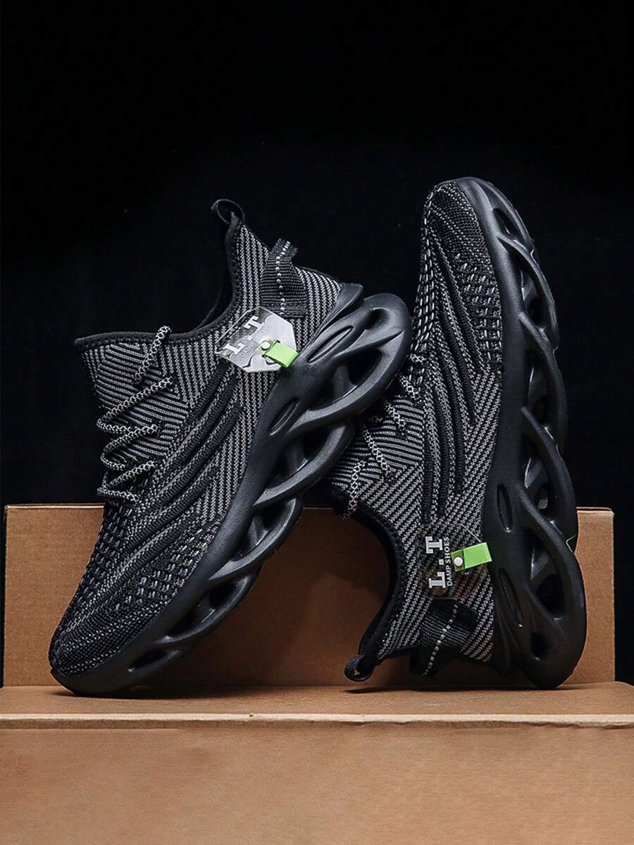 1 双轻质弹性透气跑步鞋，带装饰扣带，前系带运动鞋（侧面随机/不对称图案编织条纹）