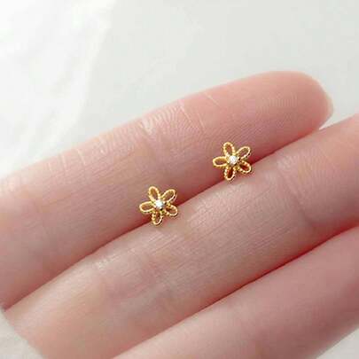 1 对 S925 纯银镂空锆石缀饰花卉耳钉，甜美清新风格珠宝礼物，适合女性、学生和朋友，生日