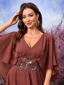 UNITHORSE Vestido de dama de honor de chifón con volantes en el frente, bordado y cuentas en escote en V - Color caoba - Ver 7