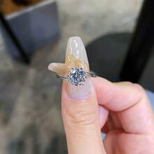 Nhẫn đính hôn đá Moissanite tròn màu xanh lá cây 1 Carat, Nhẫn cưới đính đá Rhinestone nhẹ tay hình bông tuyết màu D VVS1 làm trong phòng thí nghiệm, Nhẫn cưới mạ bạc Sterling S925 sang trọng nhẹ bằng vàng trắng 18K, Quà tặng ngày lễ tình nhân lãng mạn, Quà tặng ngày lễ, Quà tặng cho người yêu thích của bạn vào ngày lễ tình nhân - Trong sáng - Xem 4