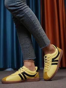 2024 New Ladies Classic Color Flat Casual Sport Shoes, Retro Lace-Up Comfortable Versatile Sneakers