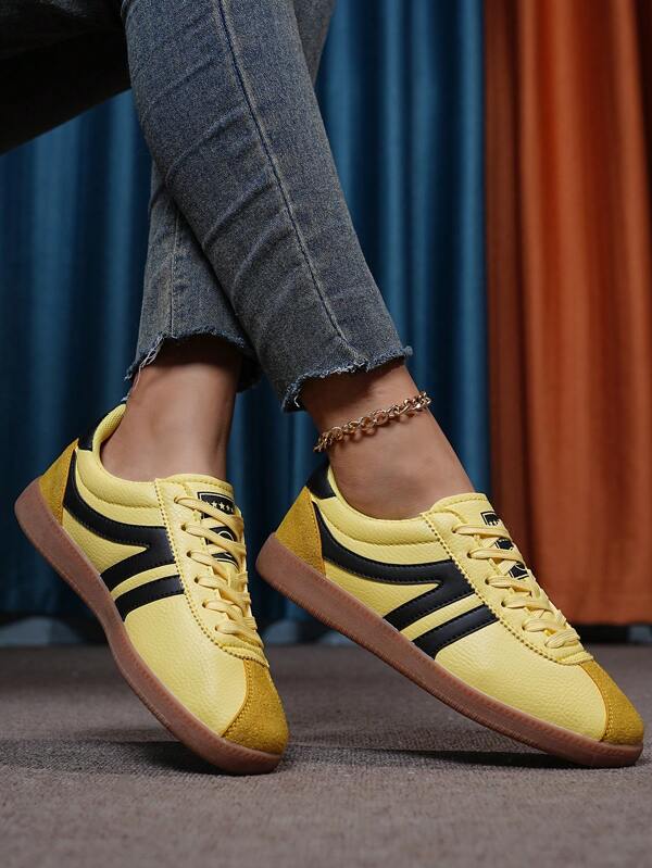 2024 New Ladies Classic Color Flat Casual Sport Shoes, Retro Lace-Up Comfortable Versatile Sneakers