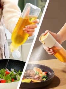 Botella transparente de plástico para condimentos con apretón y botella de aceite de cocina multifuncional de dos en . La botella de apretón es ideal para almacenar aceite, vinagre, salsa de soja y otros condimentos. La botella de aceite con rociador y vertedor tiene una tapa accionada por gravedad que se abre y cierra automáticamente, lo que la hace adecuada para rociar durante las barbacoas. 1 pieza/2 piezas/3 piezas