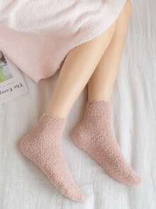 3 双随机颜色蓬松袜子，纯色珊瑚绒保暖中筒袜，适合居家/地板穿着，冬季 - 彩色 - 查看 3