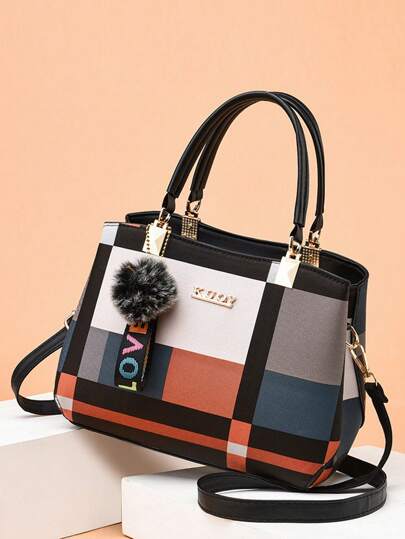 Nuevas bolsas de moda para damas, bolsos de hombro, bolsos cruzados, Moderna bolsa de mano para mujer con estampado de cuadros contrastados personalizada para compras, oficina, turismo, ocio de mediana edad y joven con correa de hombro única y cruzada, regalos del día de la madre, regalos para mamá, artículos esenciales de mamá, bolsa de mamá para salir, bolso de mano moderno de tela a cuadros con dije, las mejores ideas de regalo para el Día de las Madres, regalos para mamá, regalos para la mamá, esenciales para mamá, bolsa para salir, bolso de moda de PU con bola de pelo