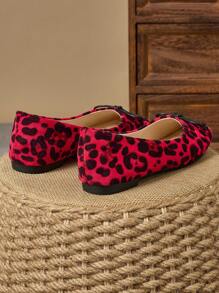 WHDXY Giày ba lê đế vuông cổ điển cho nữ, họa tiết da báo màu đỏ, nâu, xám, giày lười nơ kiểu Pháp, giày ba lê thoải mái giản dị cho ngày lễ tình nhân - Đỏ - Xem 5