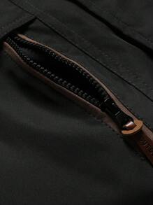 Chaqueta para exteriores impermeable y a prueba de viento con capucha desmontable para hombres, de 2024, de alta calidad, con forro térmico, de unicolor, de moda casual, resistente a la abrasión y con relleno cálido.