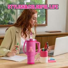 7 件套杯子配件、3 件 0.4 英寸字母吸管盖、1 件硅胶奶瓶手柄、1 件 30 和 40 盎司保护套、1 件首字母吊饰、1 件首字母贴纸