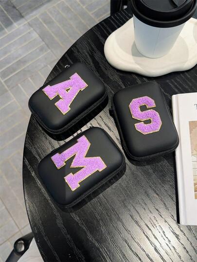 1 件拉链字母 A-Z 印花线缆收纳袋，紫色和黑色背景刺绣毛绒线缆/充电器/耳机收纳袋，便携包，线缆收纳袋