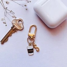 个性化咖啡吊坠，可刻上首字母和礼物/感谢信息 | 钥匙扣配饰 | - 卡其色 - 查看 3