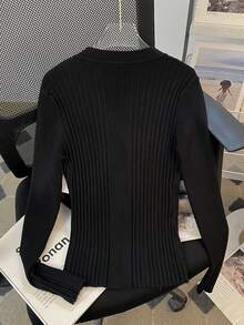 V领设计，细扣环，长袖，罗纹针织开衫，女士秋冬/返校季必备 - 黑色 - 查看 9