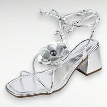 SOLAMELLO Women's Block Heel Sandal With Thin Strap And Flower - 銀色 - 查看 3