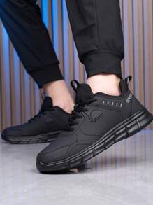 Tênis de Corrida Respiráveis Resistentes a Odores e Absorventes de Choque, Novos para Homens no Outono/Inverno, Botas de Cor Sólida, Sapatos Esportivos Casuais Pretos com Cadarço e Estilo Outdoor/Trabalho, Adequados para Adolescentes em Ocasiões Casuais de Verão, Atividades Ao Ar Livre, Viagens ou como Presentes de Formatura ou Aniversário.
