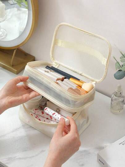 1个大容量化妆包，便携式化妆旅行收纳包，可收纳口红、香水、护肤品和化妆品，适用于房间装饰、化妆包、梳妆台、化妆包、收纳包、化妆袋、洗漱包、桌面收纳包、化妆包、化妆袋、化妆收纳包、化妆袋、梳妆台、化妆袋、化妆袋、小化妆包、化妆包、大化妆包、圣诞礼物、化妆包、手拿包/小手提包、化妆收纳包、化妆刷收纳袋、迷你化妆包、大容量化妆包、女士礼物、圣诞礼物、女士礼物创意、化妆包、旅行必备