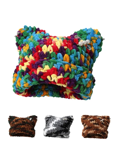 1 件女士手工针织猫耳帽，厚实的拼色无檐便帽，配有可拆卸的珍珠和水钻胸针装饰，时尚百搭，适合秋冬