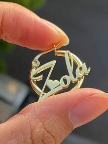 一对金银双色个性化18K镀金不锈钢名字耳环，优雅定制心形设计，时尚珠宝礼物，送给她的精美名字戒指，永不褪色，完美适用于婚礼、情人节、感恩节、圣诞节、万圣节、狂欢节、Y2K、2000年代时尚、定制，是送给爸爸、妈妈、家人、朋友的理想礼物，适合周年纪念日、新年等场合。