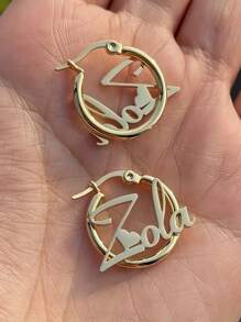 一对金银双色个性化18K镀金不锈钢名字耳环，优雅定制心形设计，时尚珠宝礼物，送给她的精美名字戒指，永不褪色，完美适用于婚礼、情人节、感恩节、圣诞节、万圣节、狂欢节、Y2K、2000年代时尚、定制，是送给爸爸、妈妈、家人、朋友的理想礼物，适合周年纪念日、新年等场合。