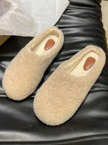 Chaussures plates enfiler femme, avec semelle souple et confortable, antidérapante, doublure en peluche, coloris unicolore, décoré d'une boucle métallique, style rétro mignon et polyvalent. Idéal pour l'intérieur, la maison, le bureau, le campus et les sorties